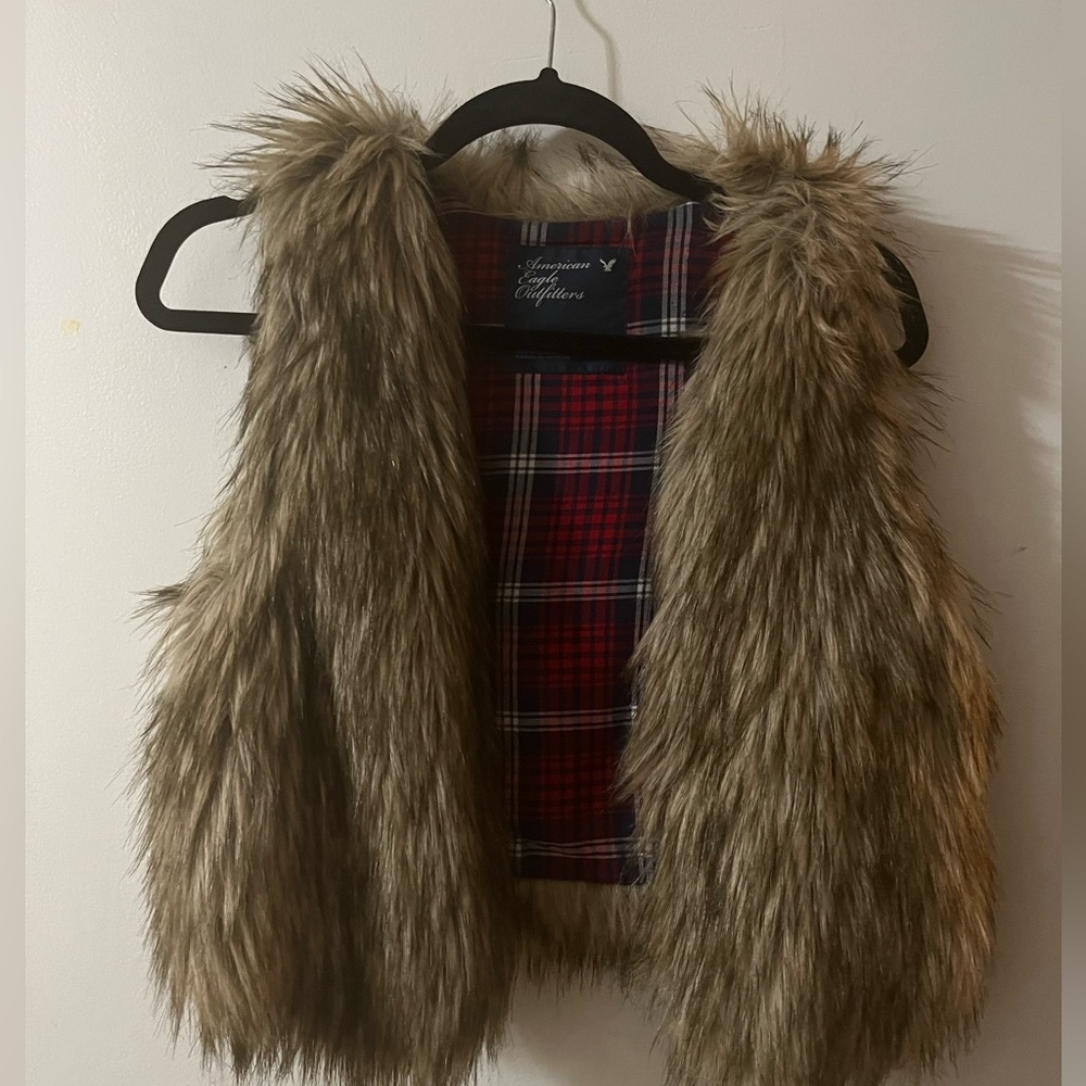 American eagle cropped fur vest